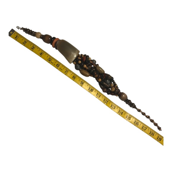 NEIMAN MARCUS BEADED NECKLACE WITH LARGE SHELL. CHOKER STYLE. ONE SIZE. - Picture 4 of 6